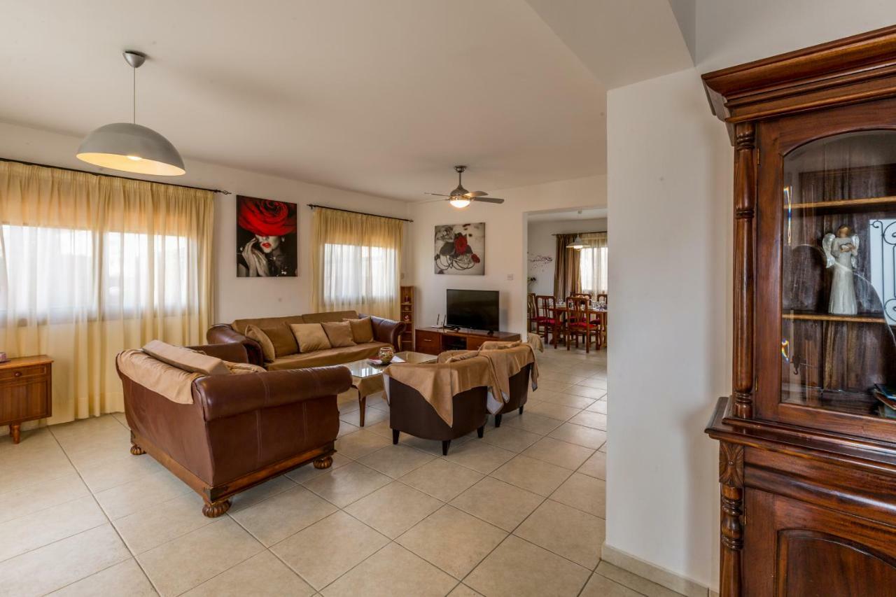 Villa Rina Paphos Ngoại thất bức ảnh